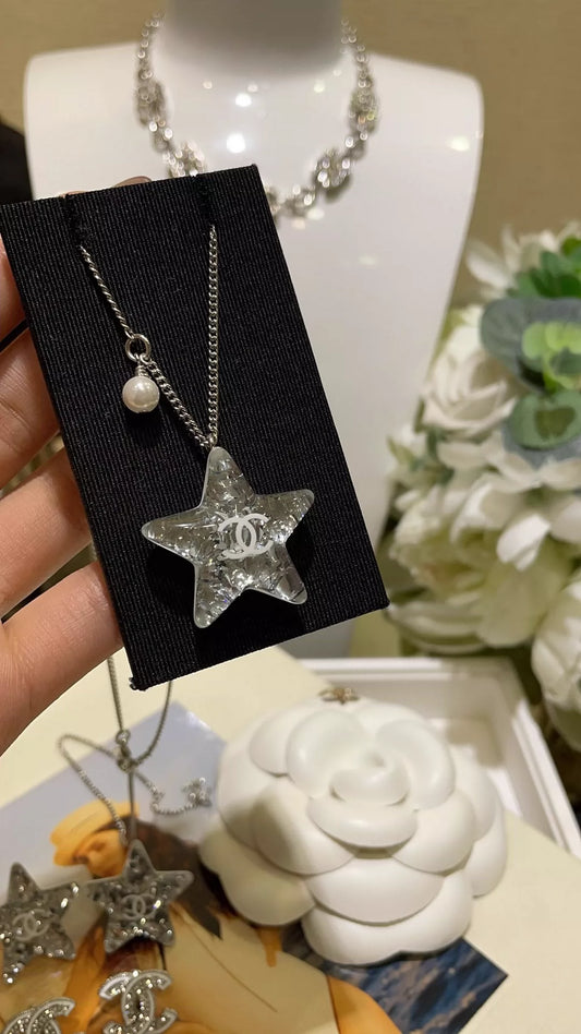 C 25 New Reversible White Enamel Acrylic Star Necklace