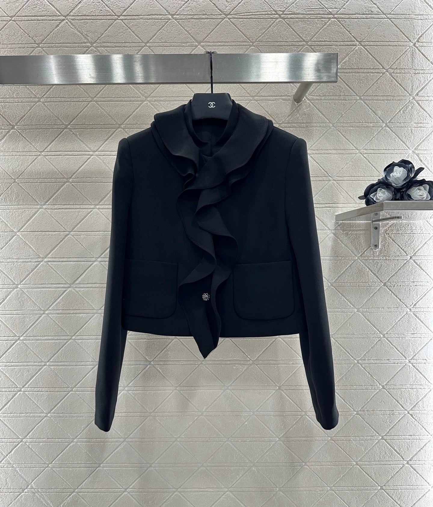 D 25 Fungus lace jacket and skirt suit