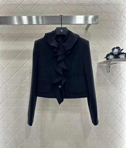 D 25 Fungus lace jacket and skirt suit