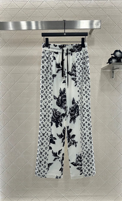 L 25 Printed drawstring trousers