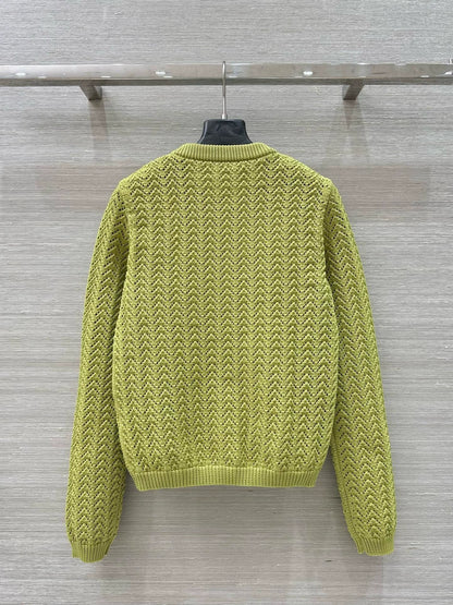 G 25 New Knitted cardigan with cut-out design.