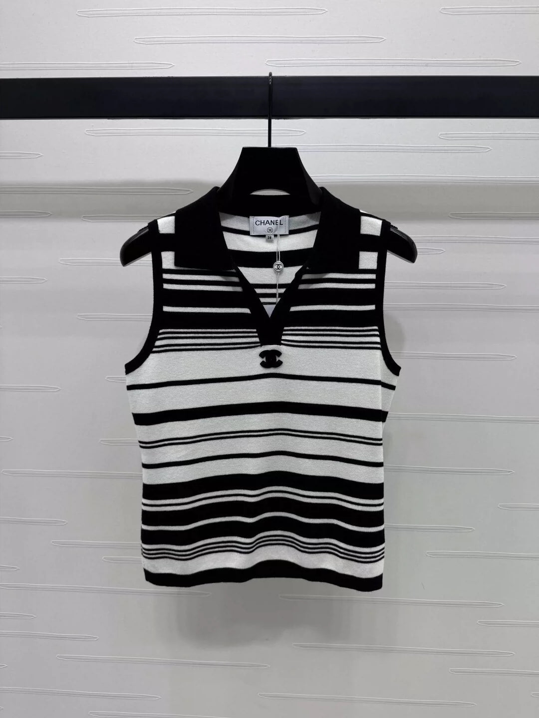C 25 New Spring/Summer V-neck Embroidered Striped Knit Top Vest