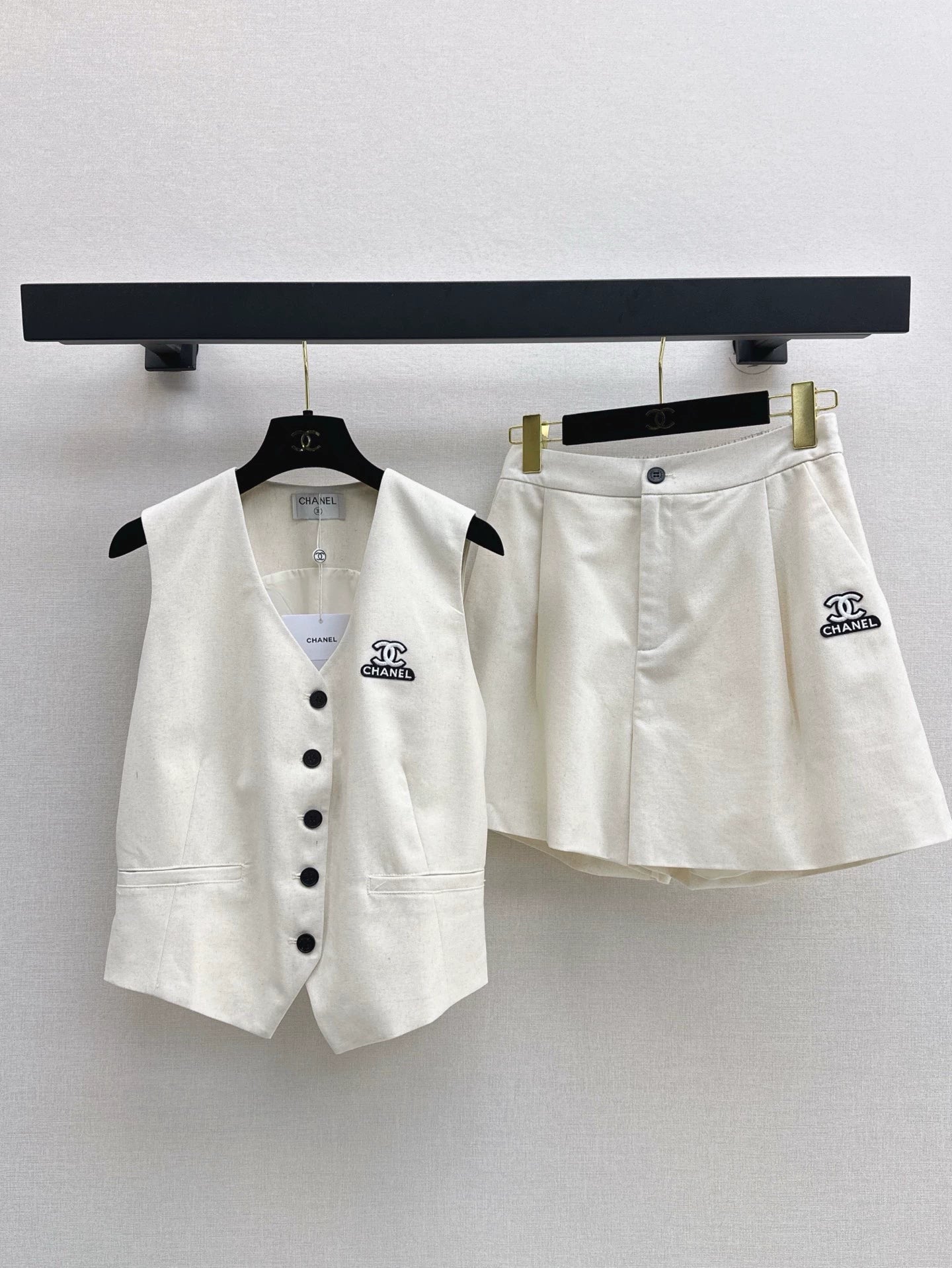 C 25 Spring/Summer Latest Sleeveless Vest + Shorts(white black)