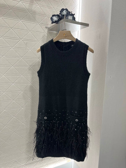 C 25 Spring and Summer new style hot diamond feather knitted vest skirt