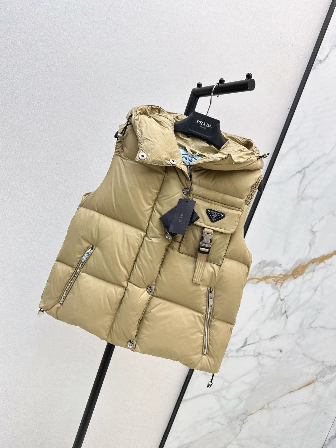 P 25fw hooded turtleneck down vest