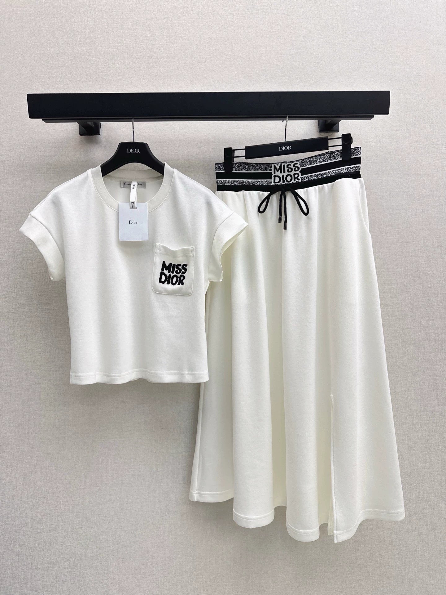 D 25 Round Neck Back Split Short Sleeve Top + Elastic Waist Half Skirt Set