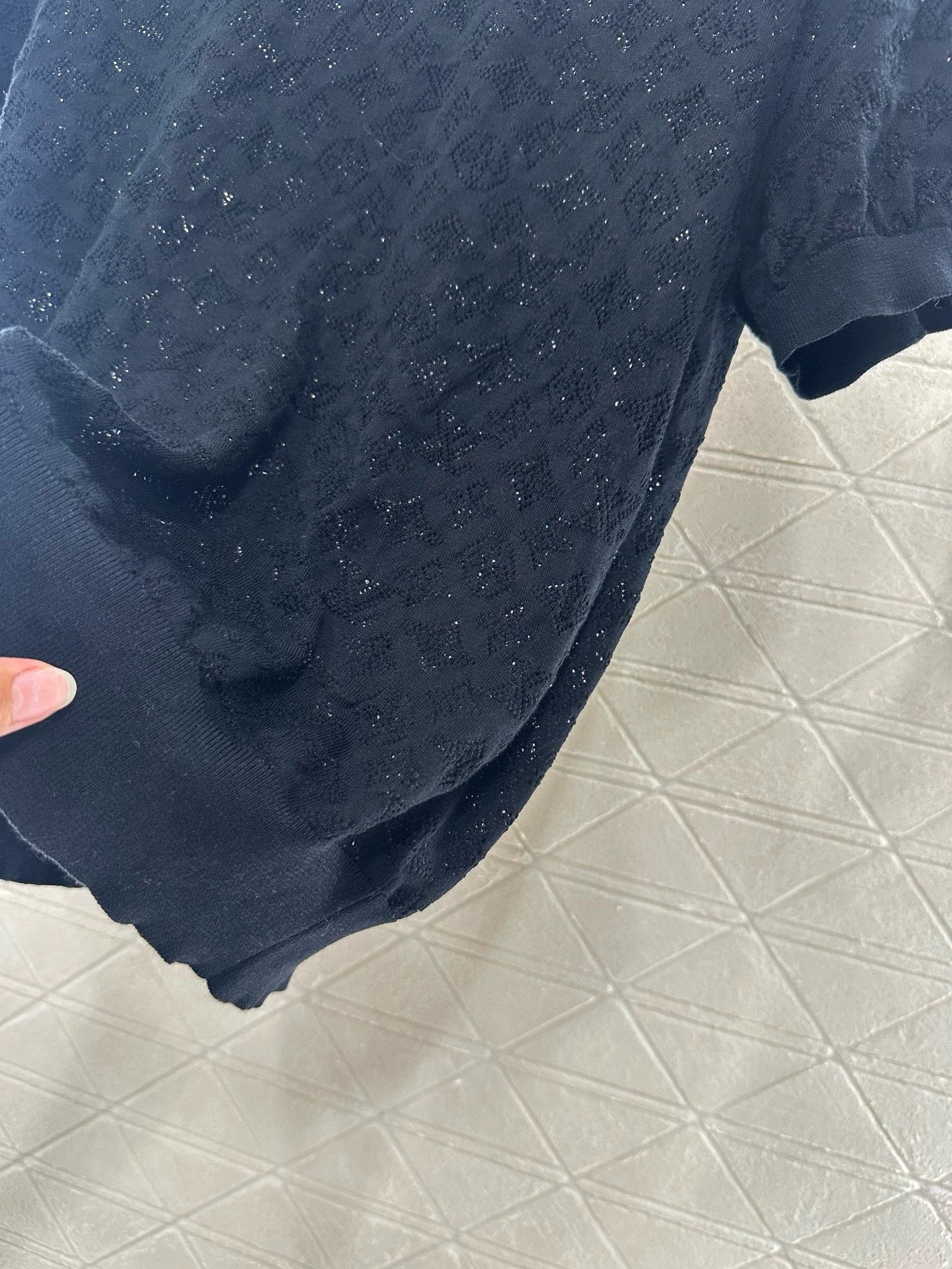 L 25 Slightly Sheer Jacquard Knit Short Sleeve Top