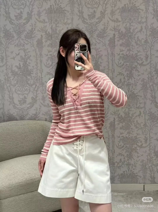 D Spring/Summer 25 Shawl-neck striped knit long-sleeve top.