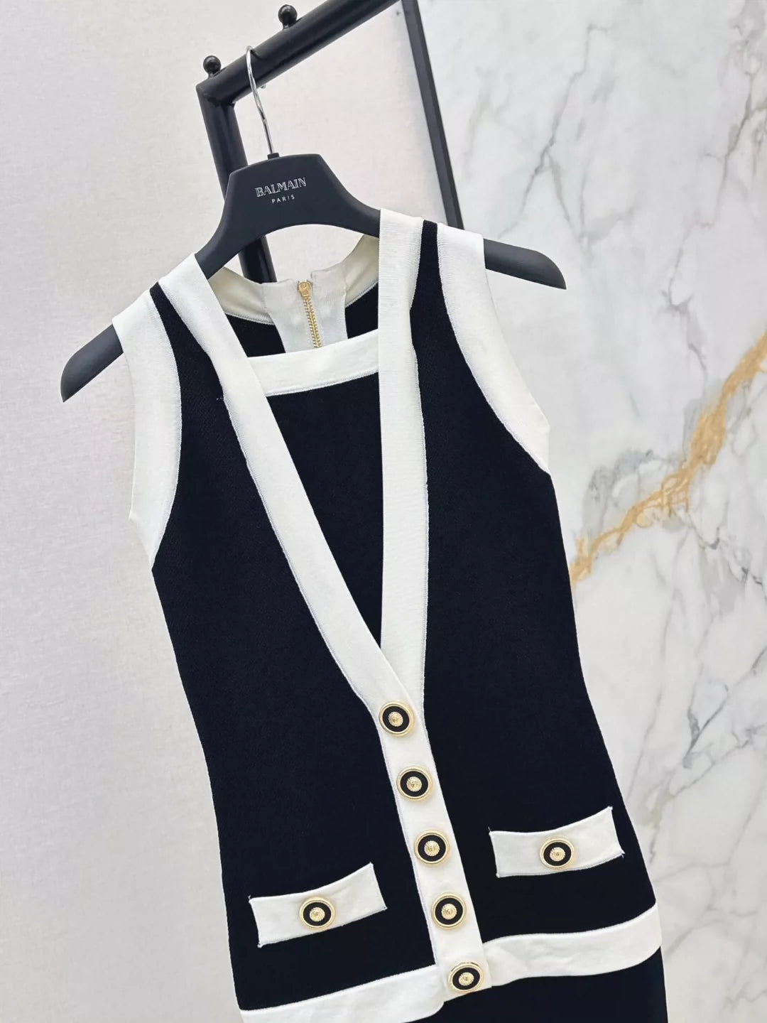Ba 25 New color clashing buttons waisted knit dress