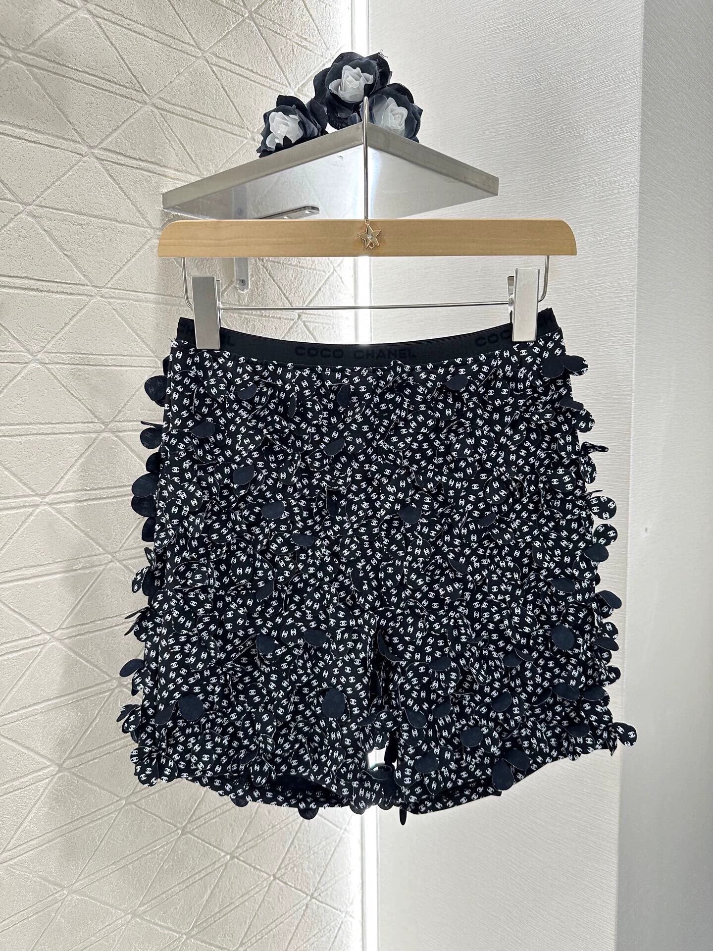 D 25 Petal high-waisted shorts