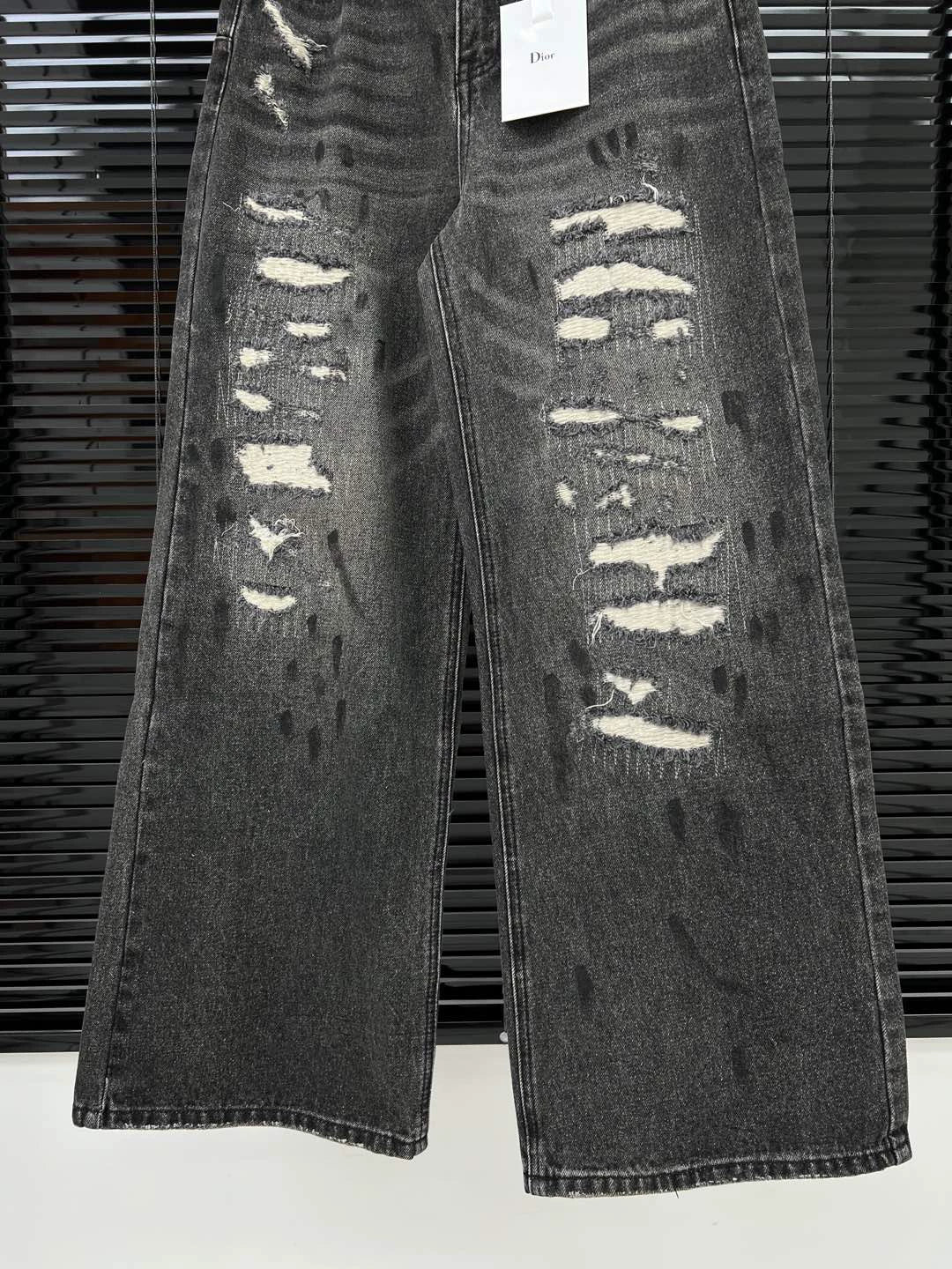 D 25 Ripped ink-splashed black and grey trousers Jeans