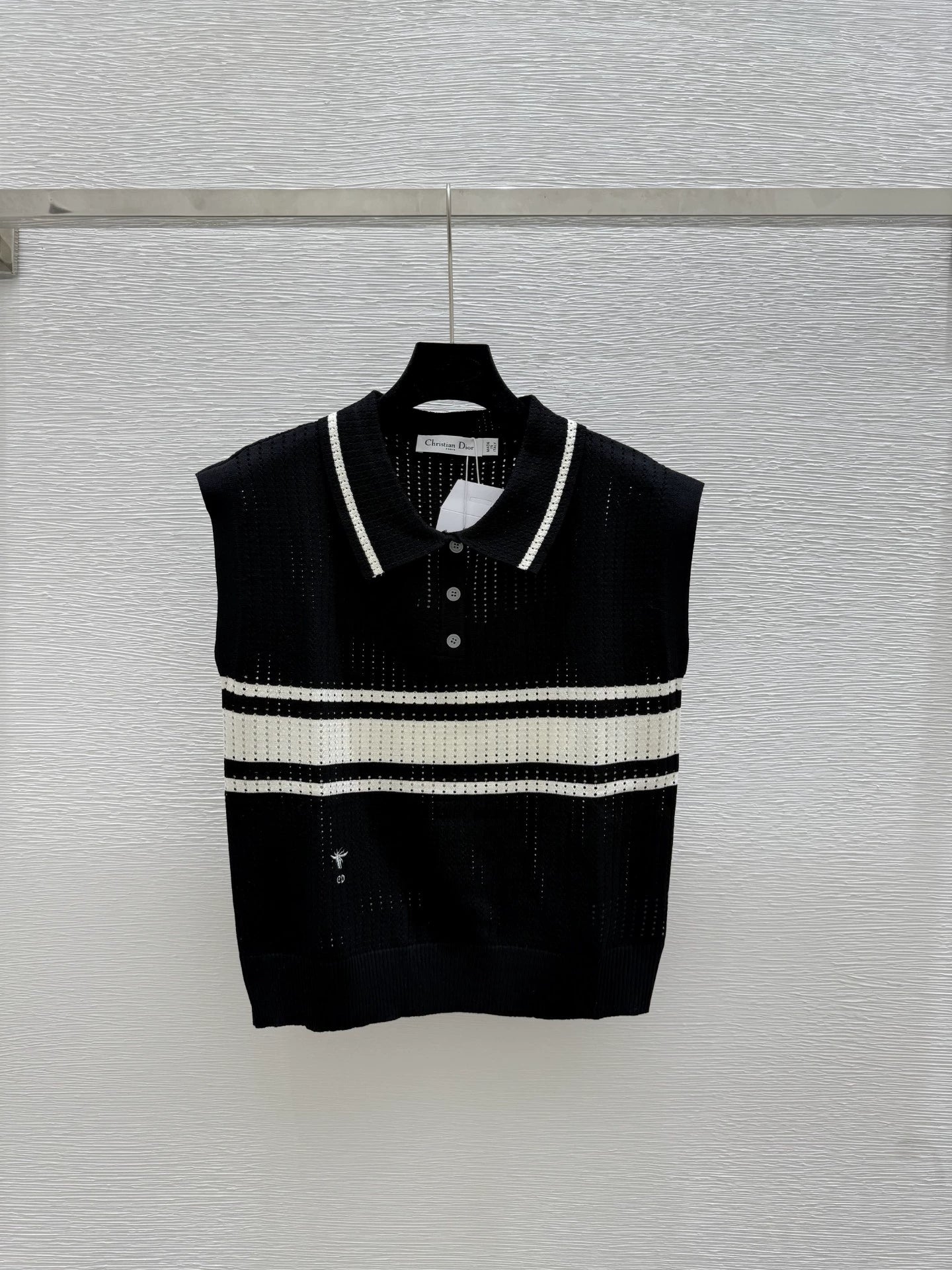 D 25 New Bee Embroidery Clashing Stripe Collar Sleeveless Knit Tank Top