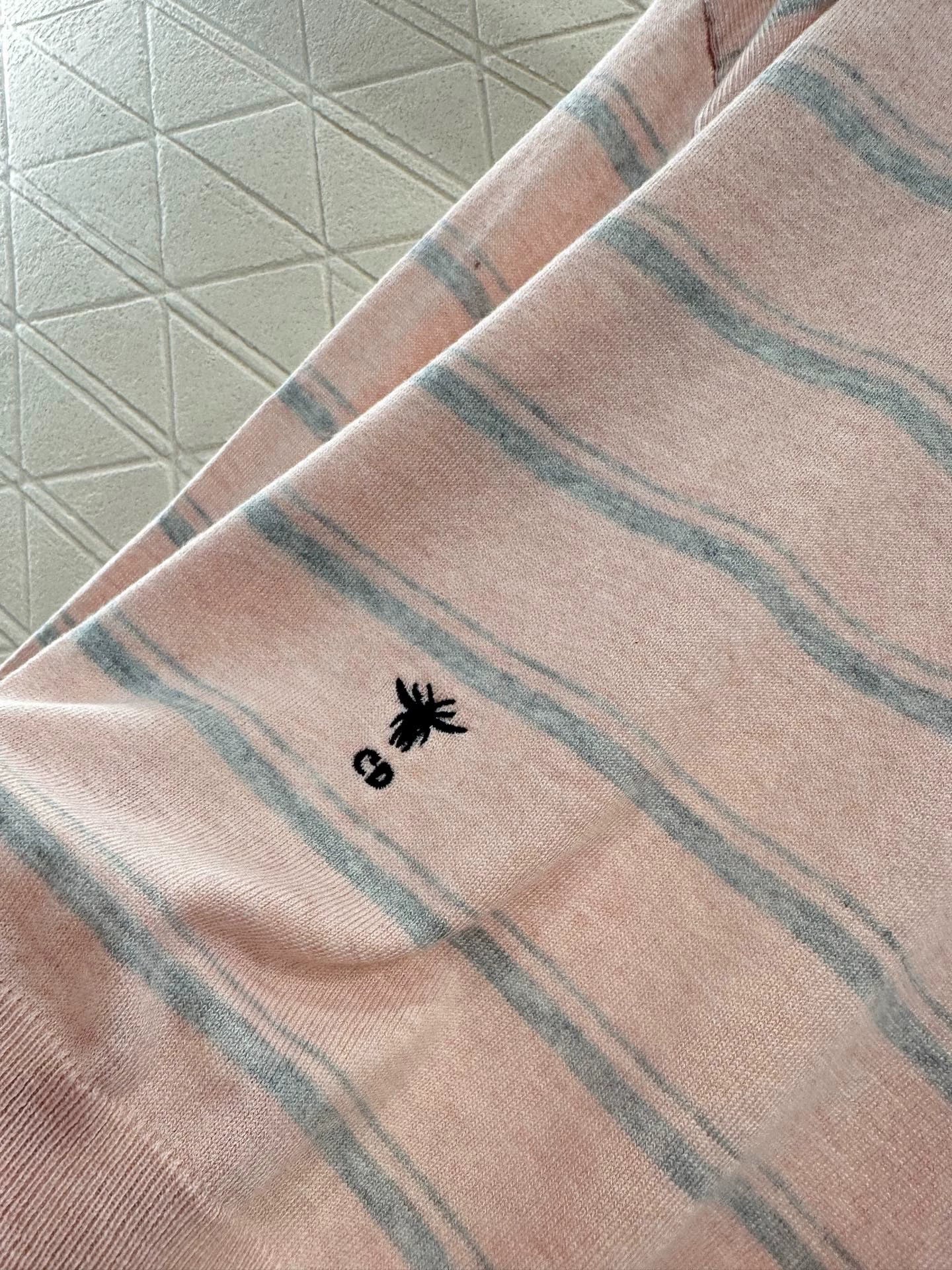D 25 Lapel striped knit long-sleeved top.