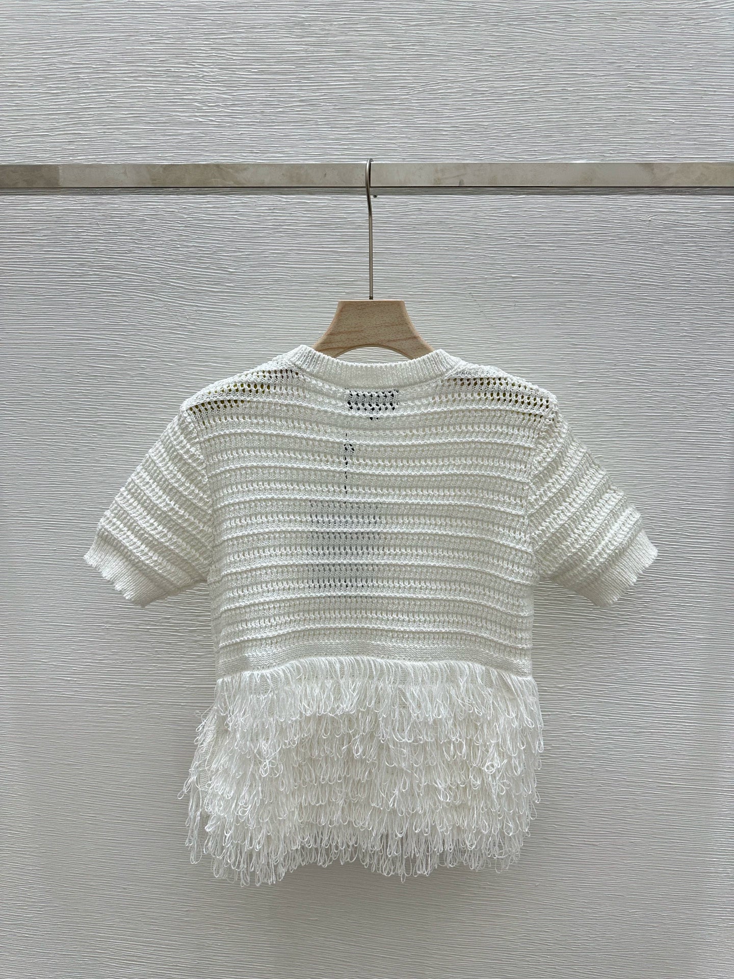 25 New Cutout Knit Splicing Tassel Metal Logo Vest