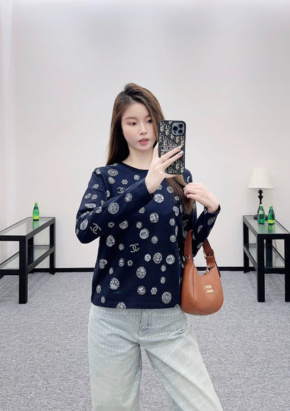 C 25 Letter Camellia Round Neck Long Sleeves