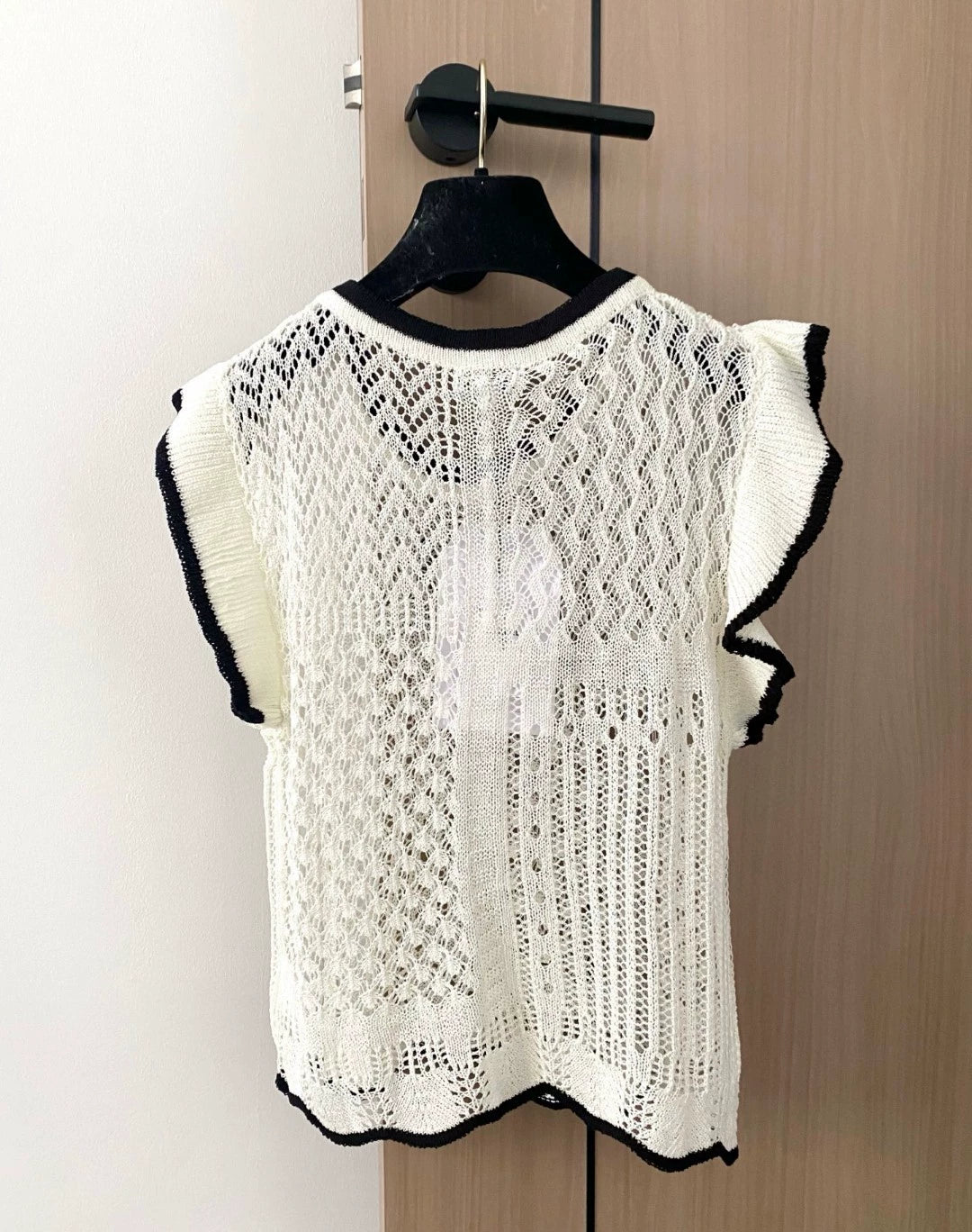 C 25 new hollow lotus sleeve knitted vest
