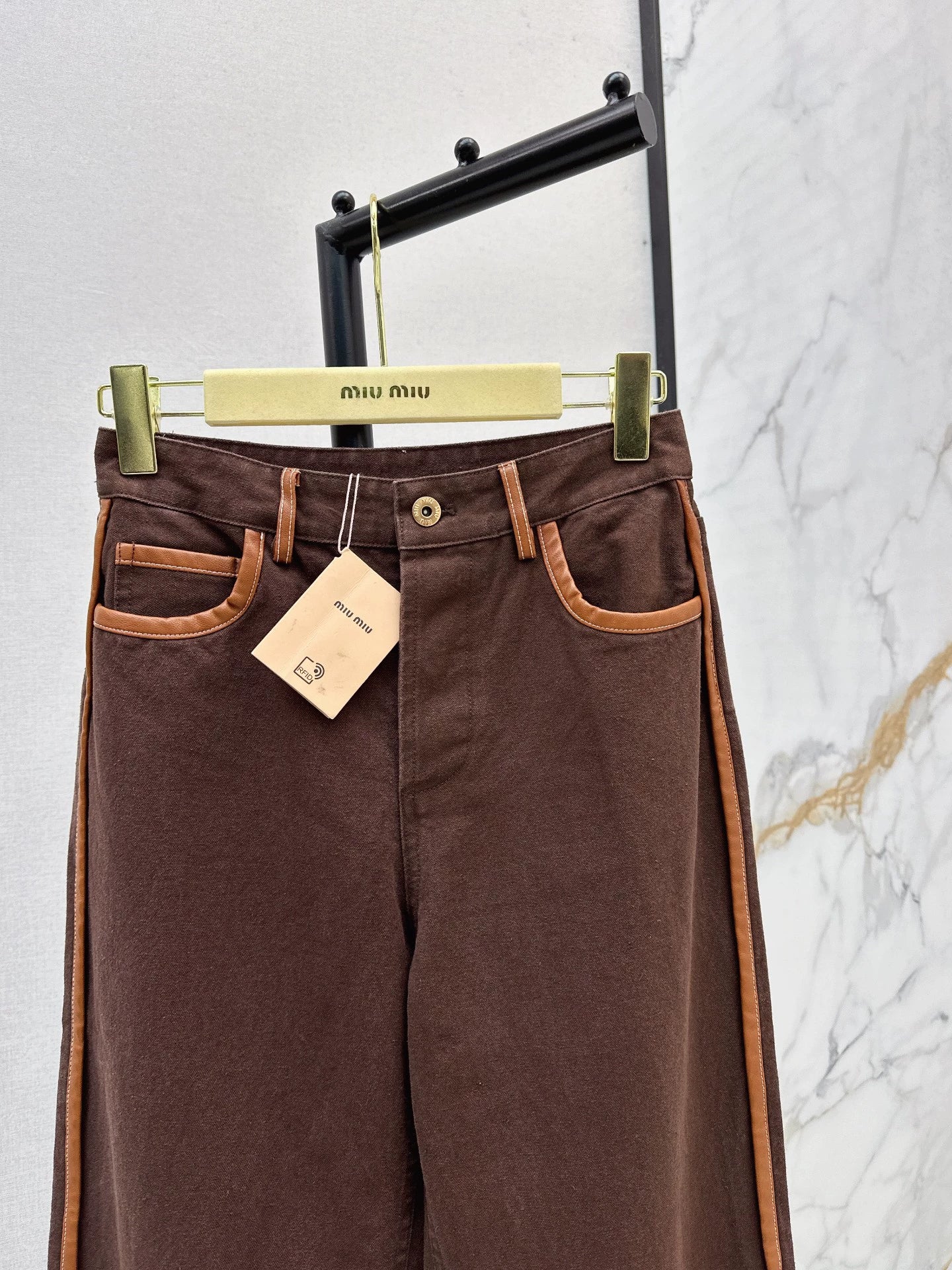 M 25 Brown jeans with leather detailing