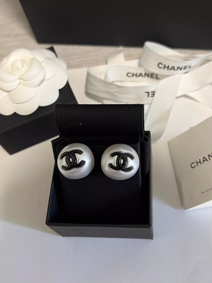 25 Summer new enamel double c pearl earrings
