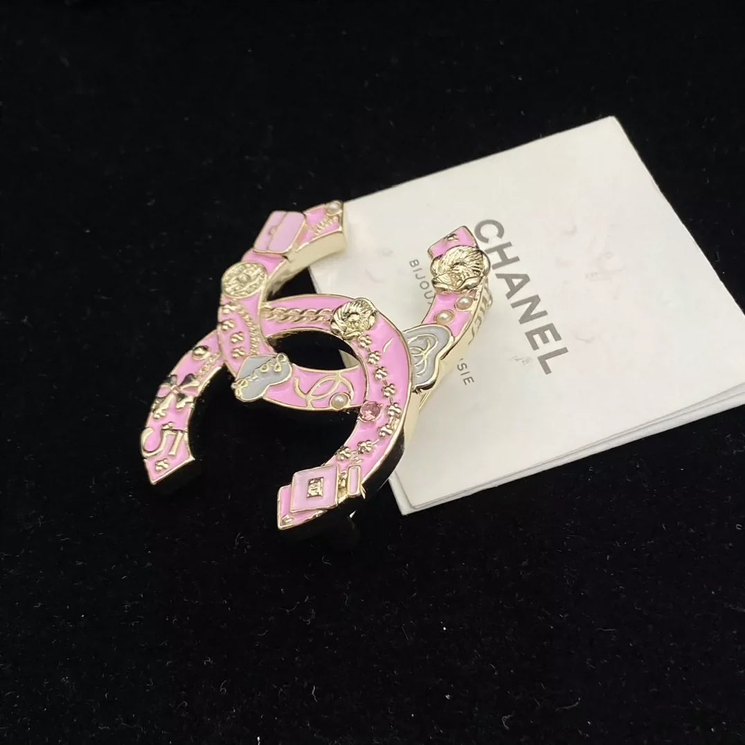 25 Summer new pink enamel double C brooch