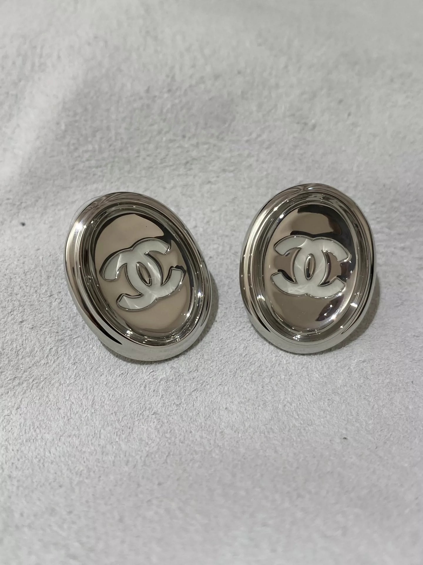 C 25 White Gold Oval Mirror Stud/Ear Clip