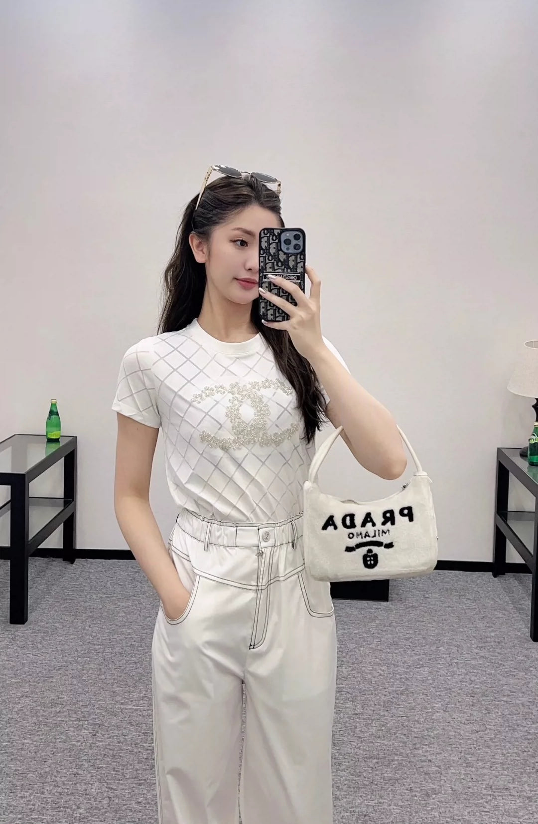 C 25  Heavy-duty beaded lattice round neck T-shirt