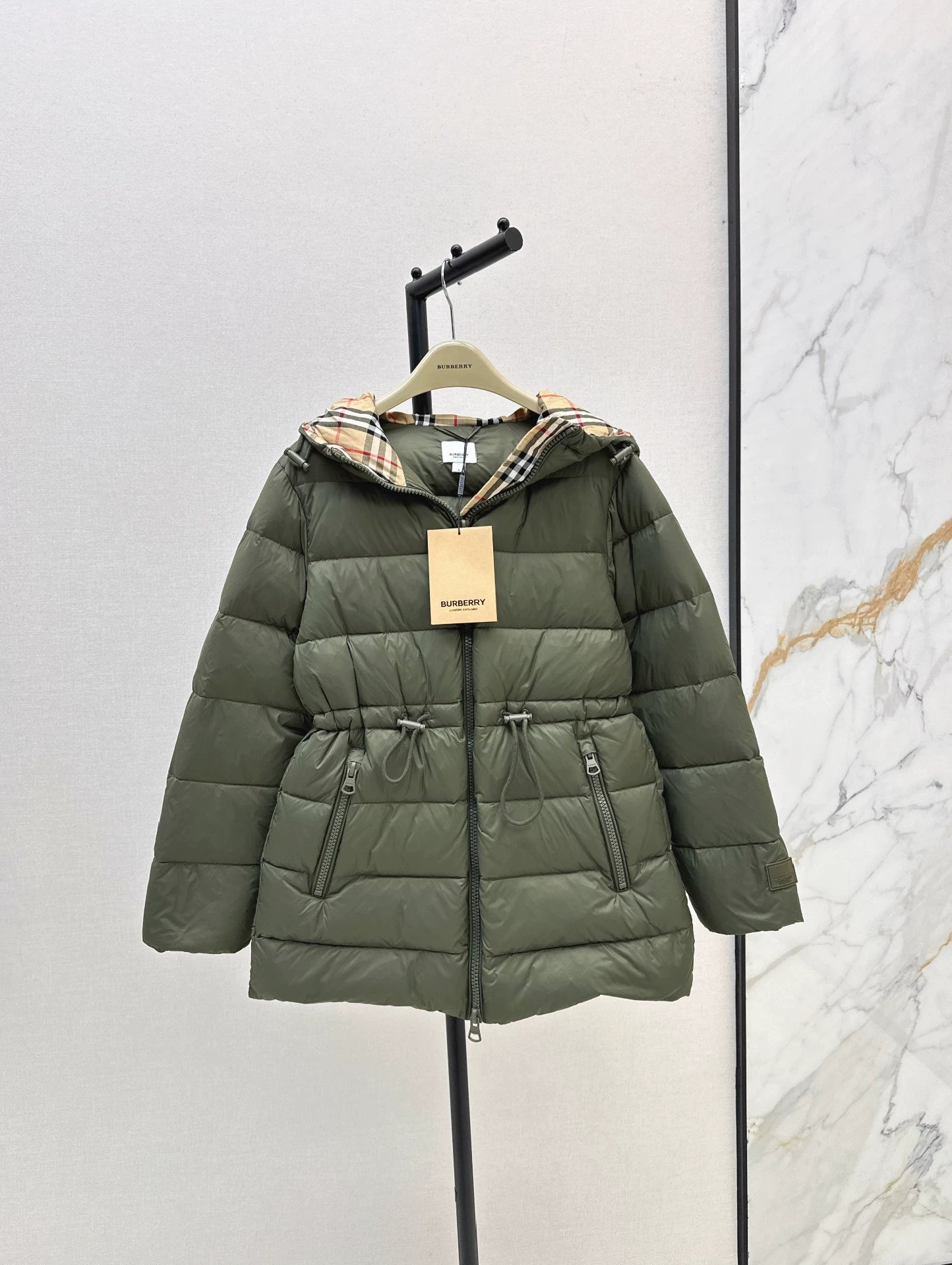 BRU 25fw Hooded, drawstring-waisted down jacket