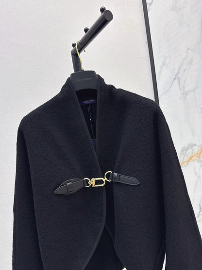 L 25 Buckled double-sided cape coat