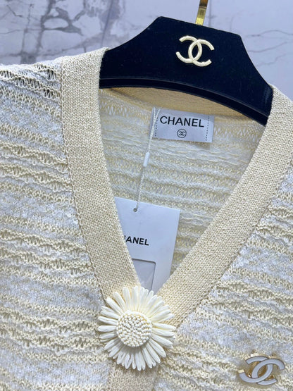 C 25 new sunflower V-neck Slim thin knitted vest cardigan