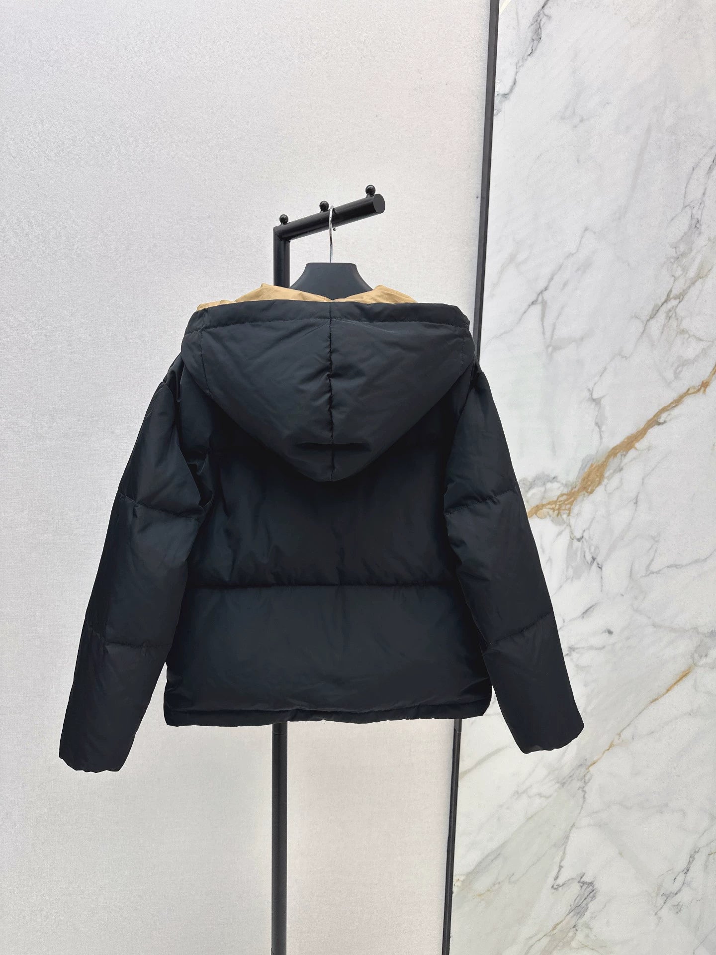 P 25fw hooded down jacket