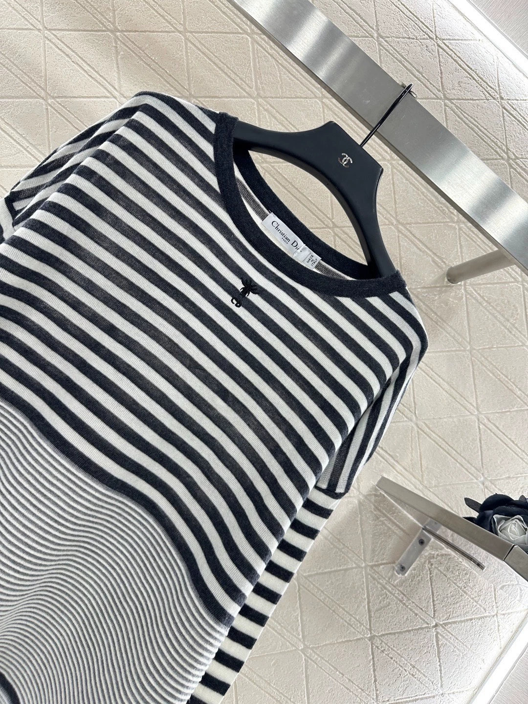 Di 25 loose striped knit sweater