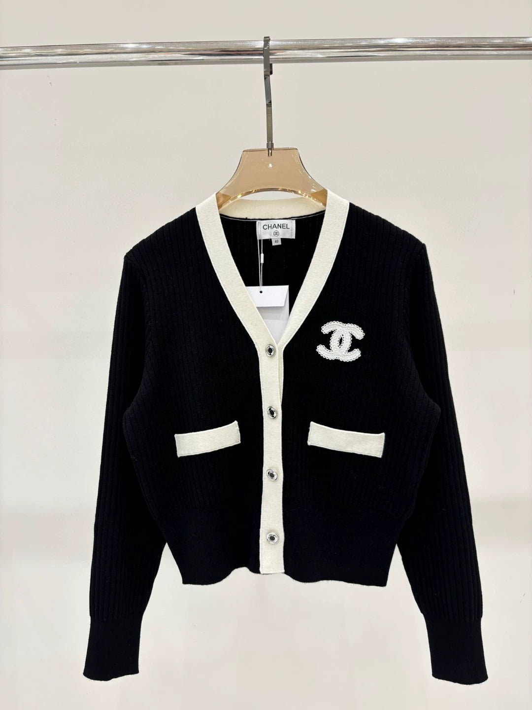 C 25 Spring and Summer new V-neck letter logo patch hemming knitted cardigan