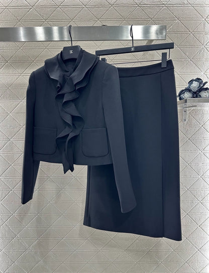 D 25 Fungus lace jacket and skirt suit