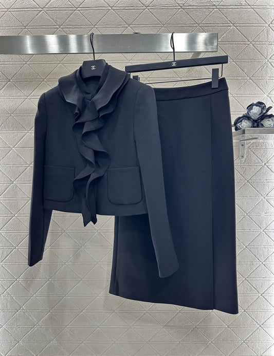 D 25 Fungus lace jacket and skirt suit