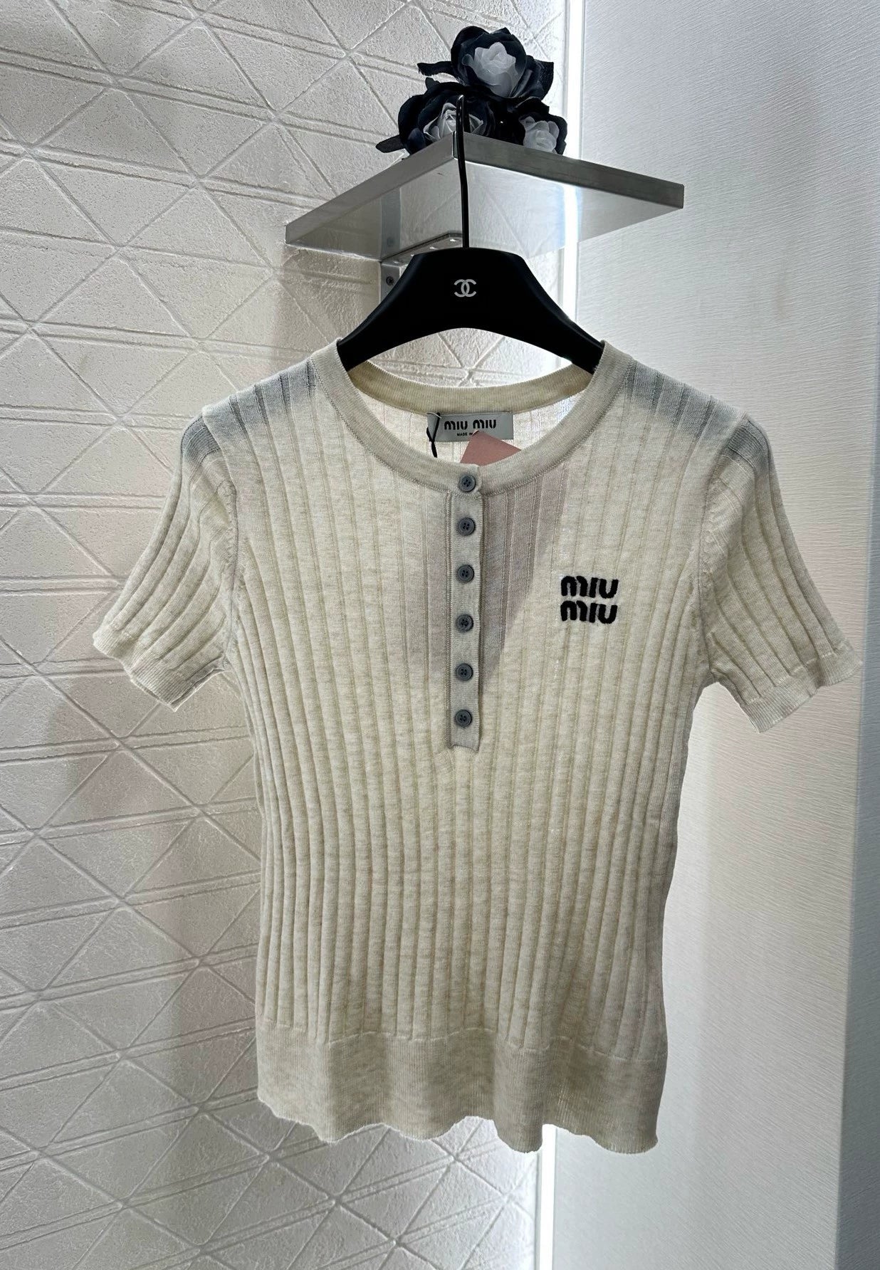 M 25 Vertical ribbed half-open placket knit short-sleeves