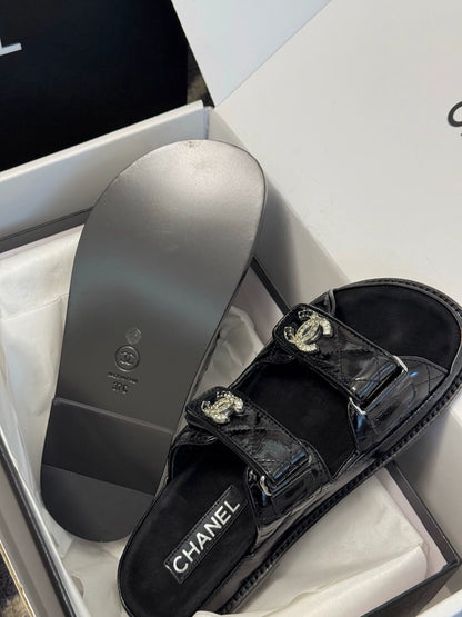 C 25 Summer New Rhinestone Logo Beach Sandals