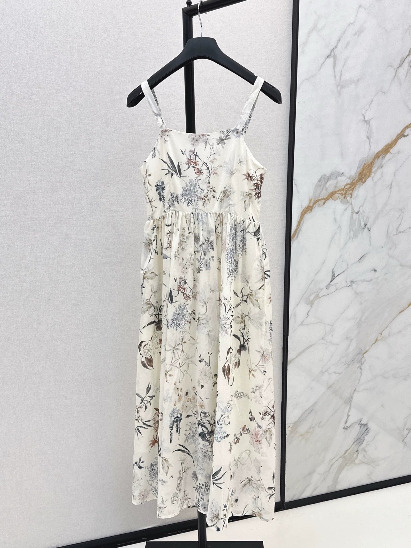 D 25 Spring and Summer New Printed Halter Dresses