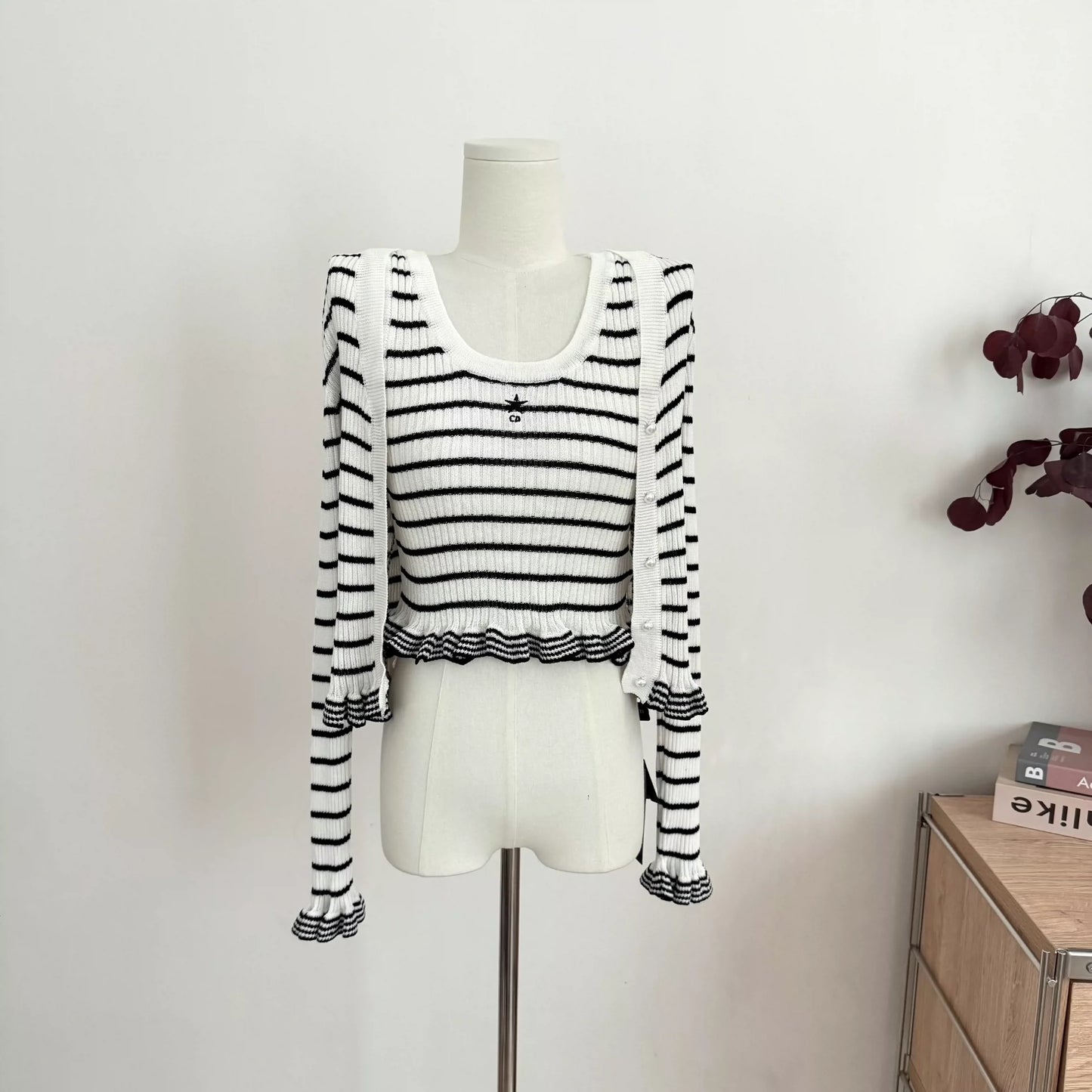D 25 Veste cardigan à col en V en tricot rayé