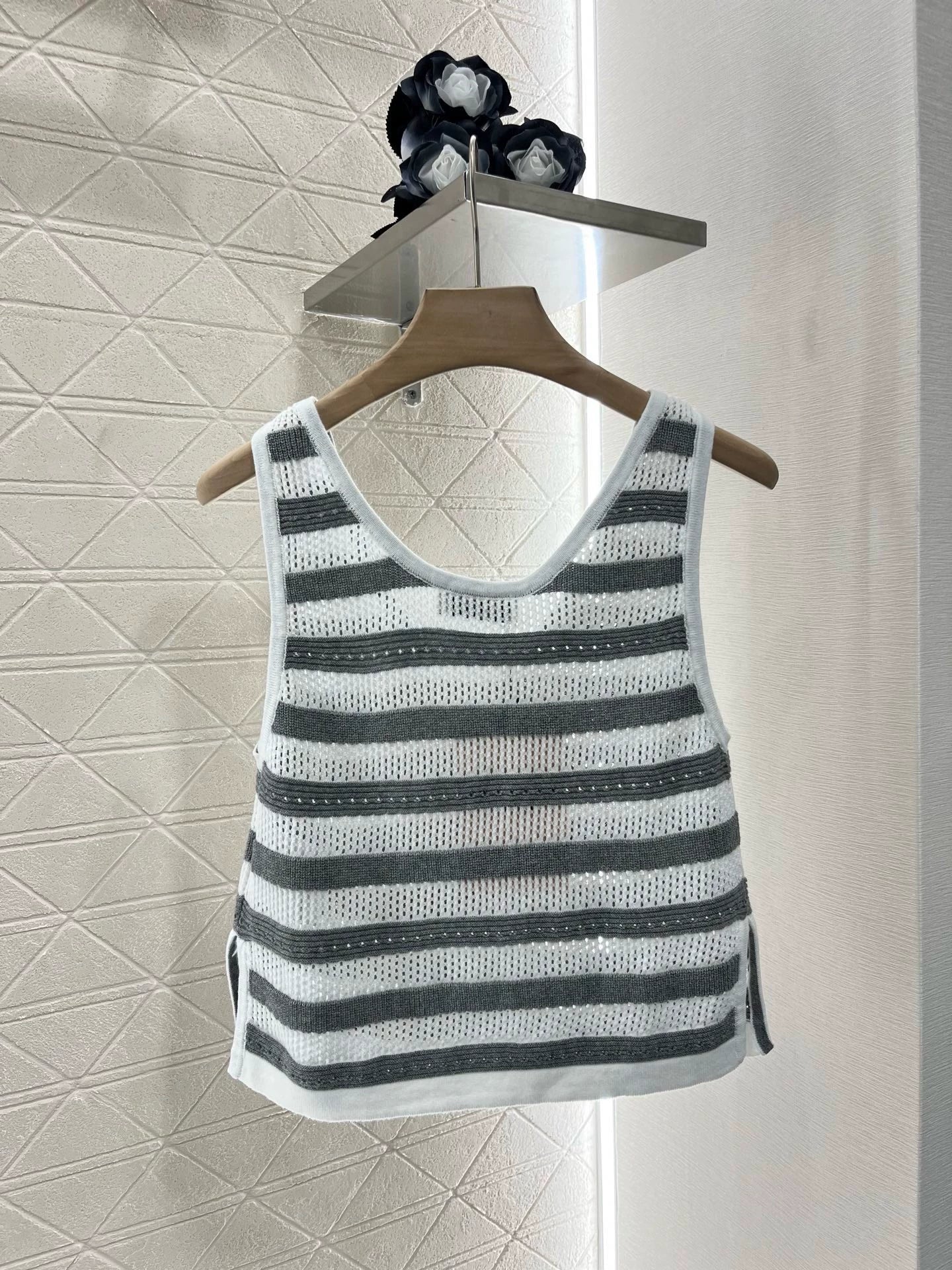 M 25 New Striped Cutout Knit Vest