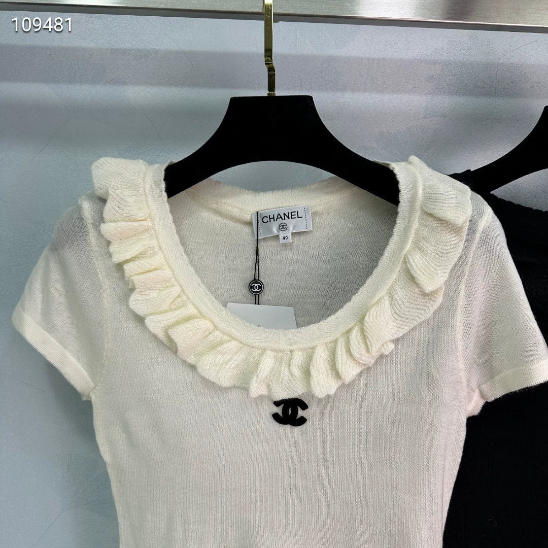 C 25 Crew neckline and short sleeves in a slimming knit.