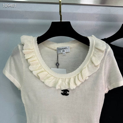 C 25 Crew neckline and short sleeves in a slimming knit.
