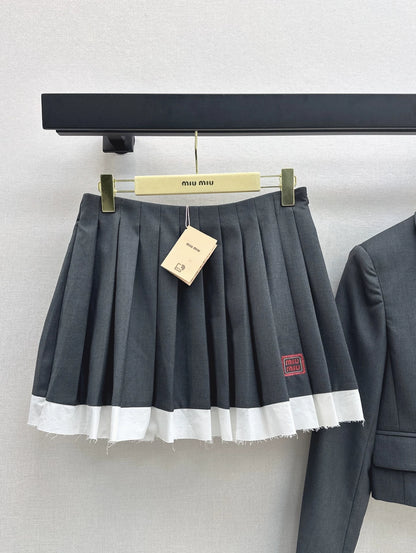 M 25 new age-reducing outfits Short suit jacket + contrasting color stitching pleated skirt