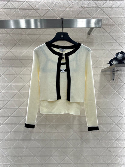 C 25 Two-piece knitted cardigan with suspenders