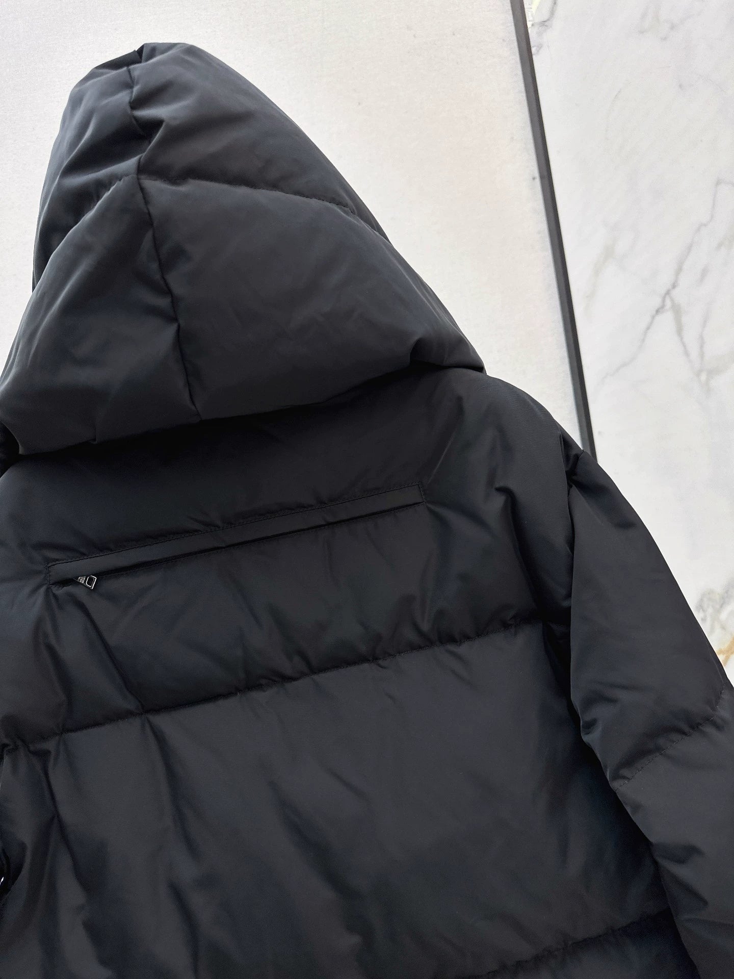 P 25fw hooded down jacket