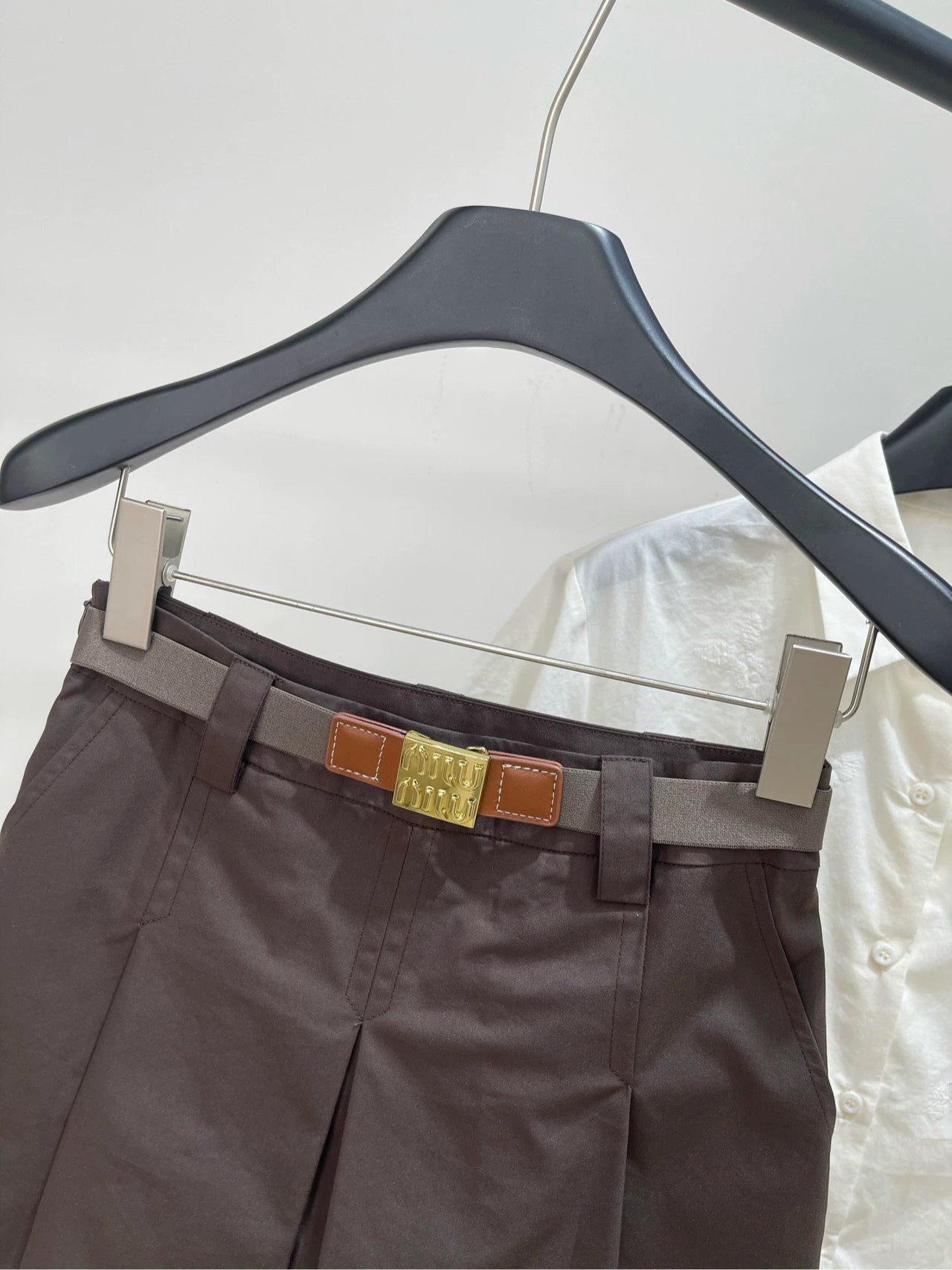M 25 cocoa brown belt pleated skirt