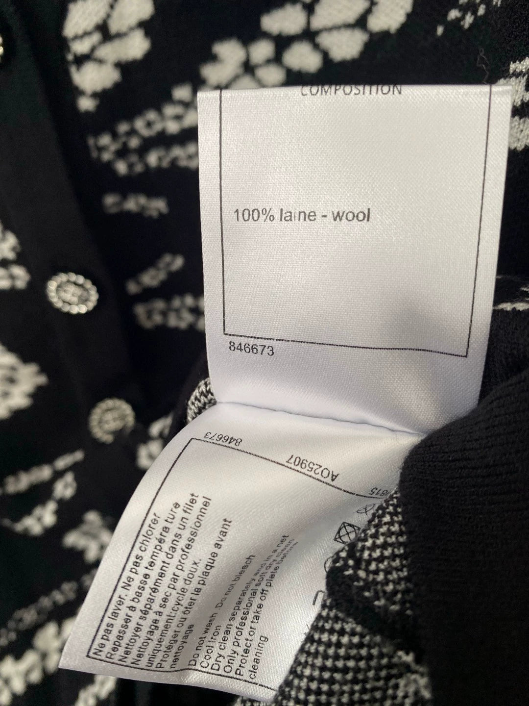 C 25 neue Strickjacke mit Blütenmuster und Rundhalsausschnitt 