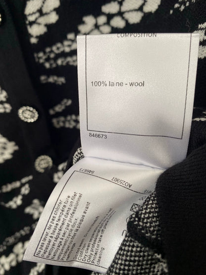C 25 neue Strickjacke mit Blütenmuster und Rundhalsausschnitt 
