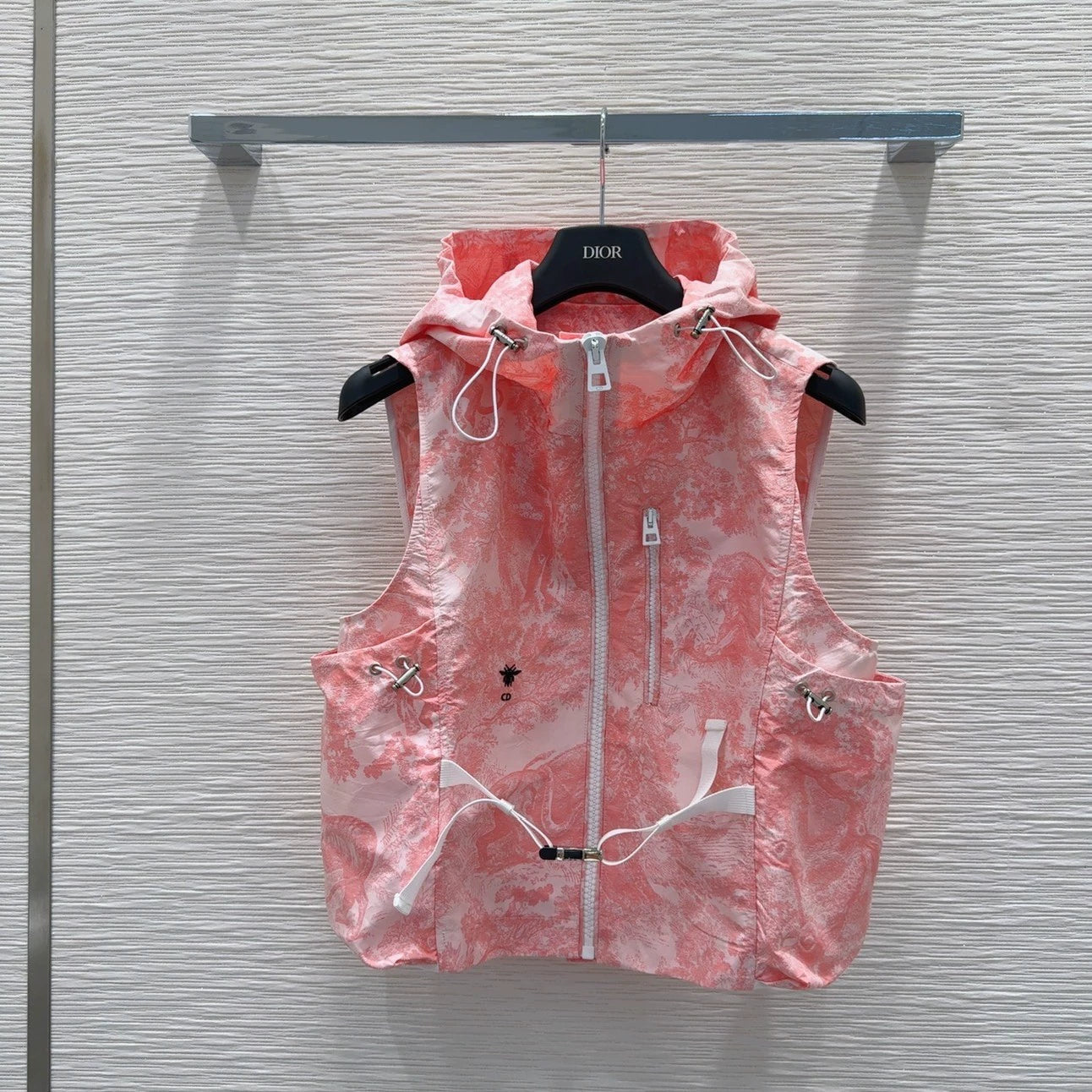 D 25 New Printed Bee Embroidery Buttoned Hooded Vest