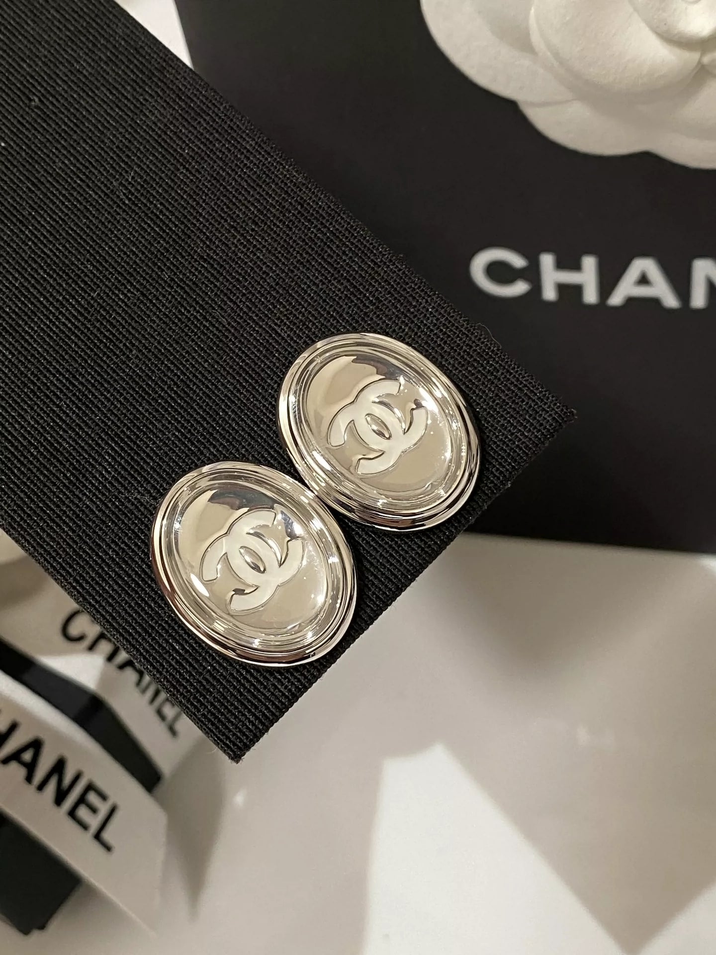 C 25 White Gold Oval Mirror Stud/Ear Clip