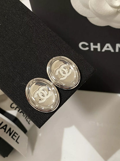C 25 White Gold Oval Mirror Stud/Ear Clip