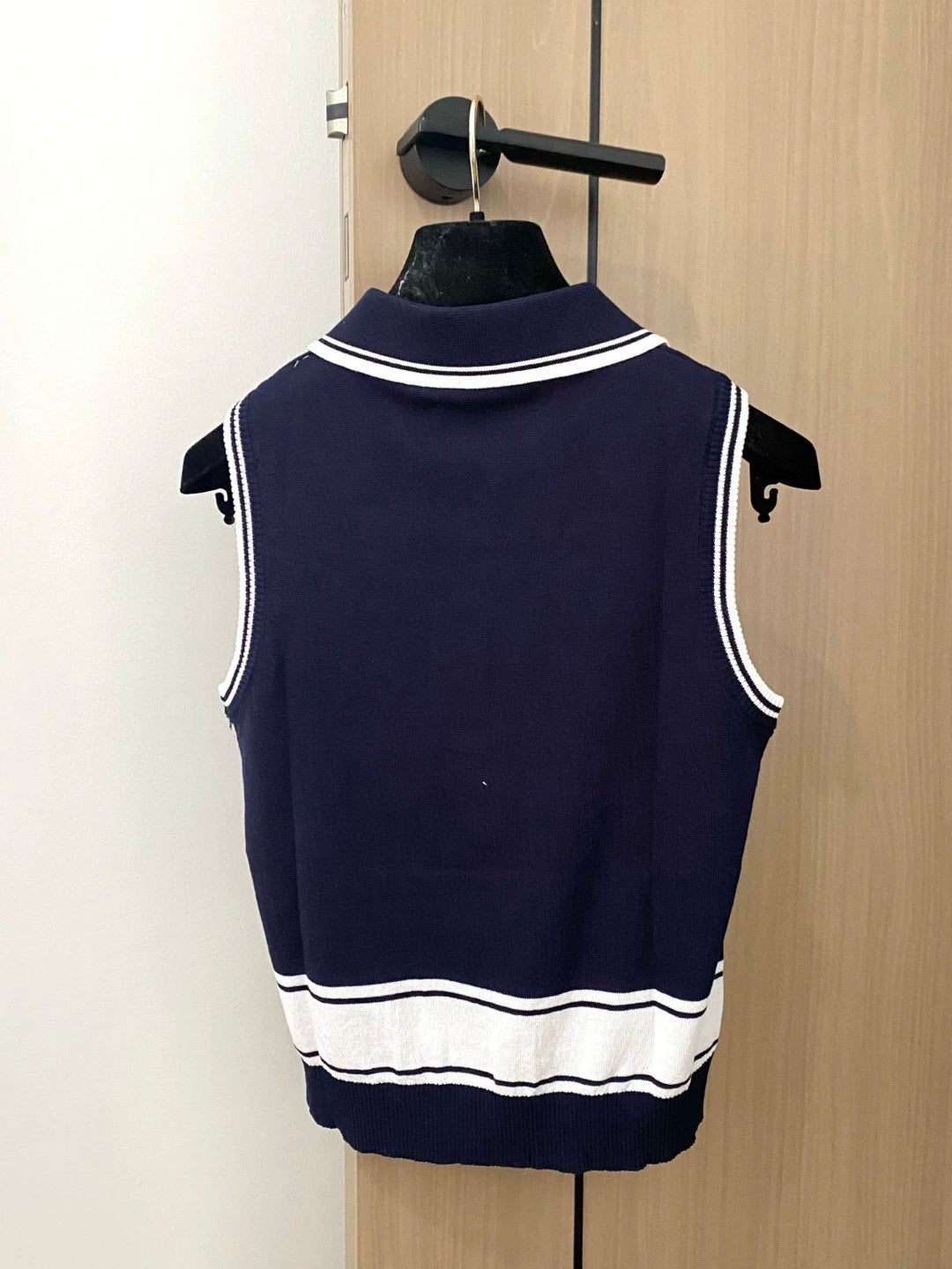c 25 New Color Clash Letter Stripe Button Down Collar Sleeveless Knit Tank Top